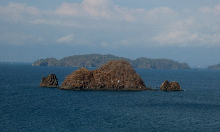 Central America Islands Image: Green mounds of land sit in the midst of the ocean—foreground and background.