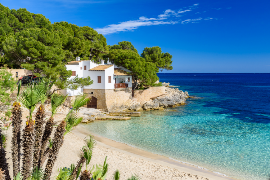 Moving Abroad Image: A picturesque home on the Mediterranean seaside.