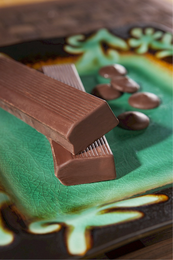 Peru Souvenir Image: Nibs, and two bars of Fortunato number 4 chocolate from Peru should be on every Peruvian souvenirs list.