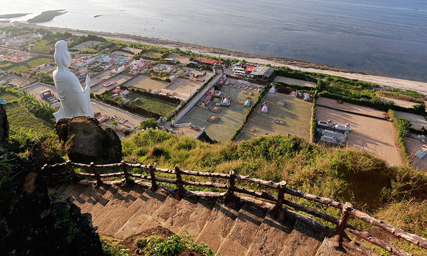 Vietnam Island Destinations Image: A scenic view of Ly Son from an overlook.
